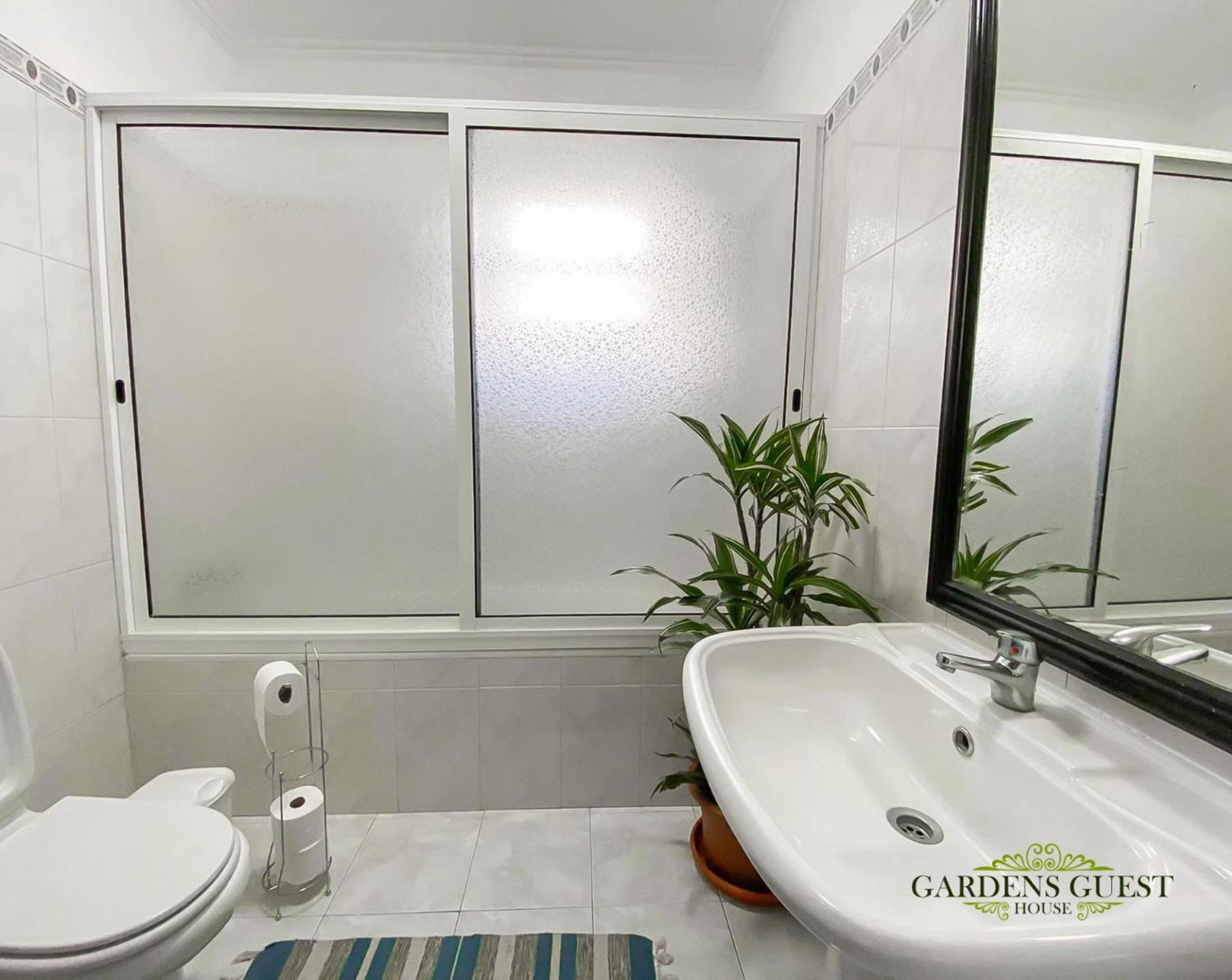 Gardens Guest House Sao Vicente  Bilik gambar